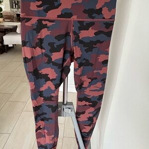 Lululemon Athletica Black and Brown Stretch Leggings